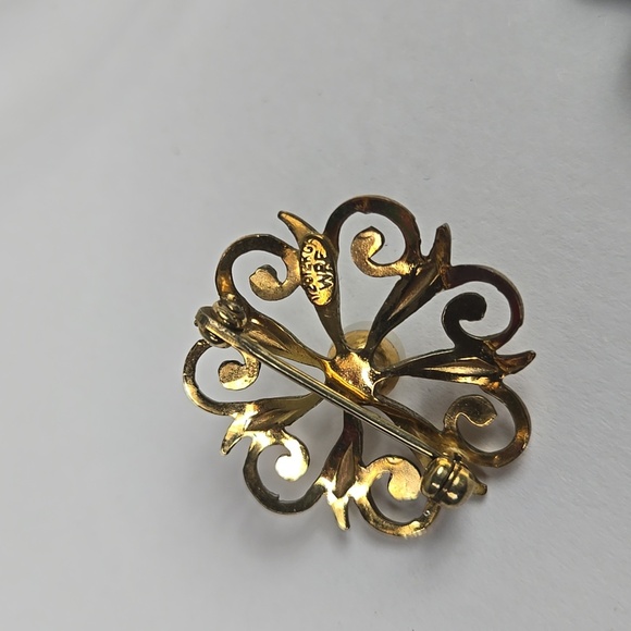 12K GF Elegant Gold Tone Pearl Brooch - Picture 2 of 6